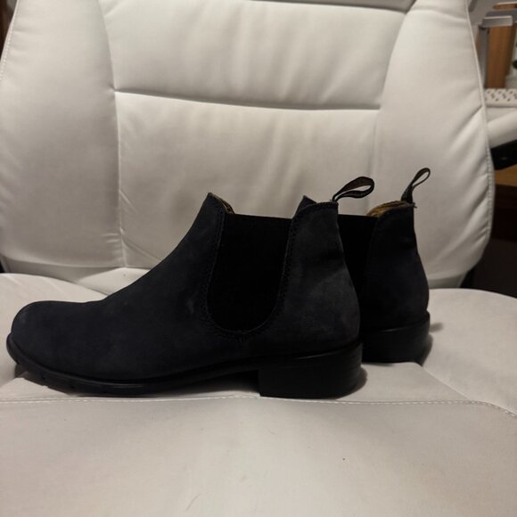 Blundstone Low Heel Ankle Boots - Navy Blue Suede - Size US10/EU41 - Picture 2 of 6